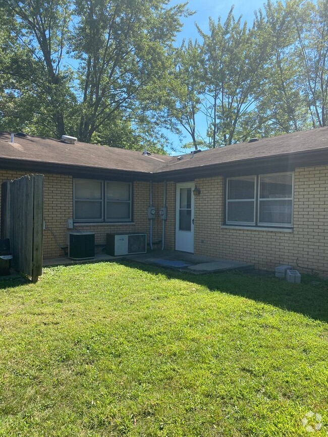 Building Photo - West side Duplex Unit Lawrence Duplex Rental