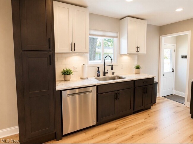 Photo - 2065 Hackberry St