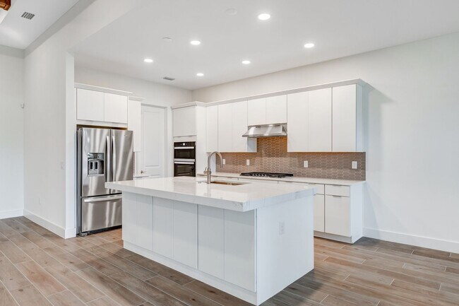 Photo - ** SEVEN SHORES ** 3+DEN / 2.5 BATH - BRAND NEW HOME! - LUXURY AMENTITES - PET OK - ANNUAL RENTAL