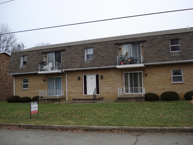 Building Photo - 371 Kendall Ave Unit 1