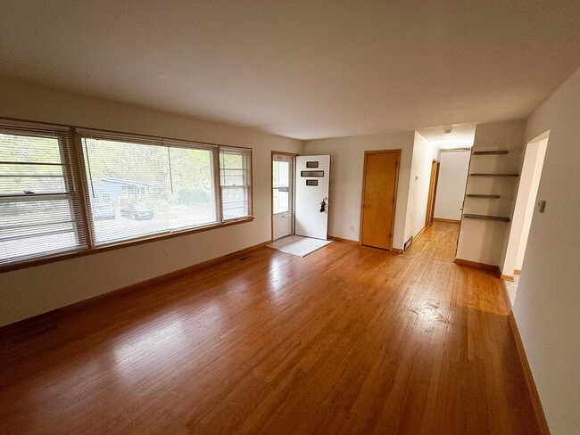 Photo - 2102 Woodlea Dr