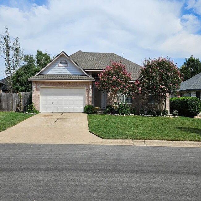 Photo - 1008 Laurel Glen Blvd House