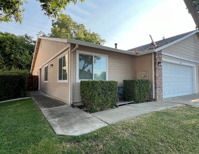 Photo - 1741 Wildflower Cir
