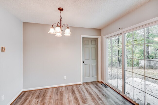 Photo - 25 Moss Rock Cir