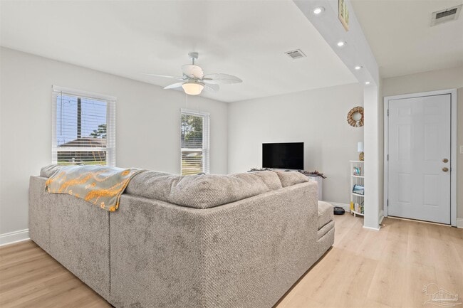 4570 Yacht Harbor Dr