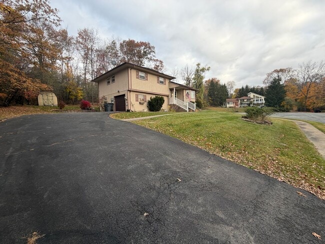 Photo - Beautiful Home on a Quiet Cul-De-Sac - PRI...