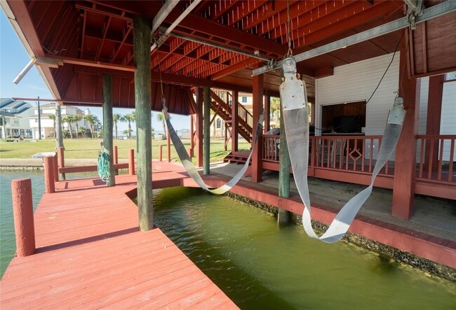 Photo - 16619 Bayfront Dr
