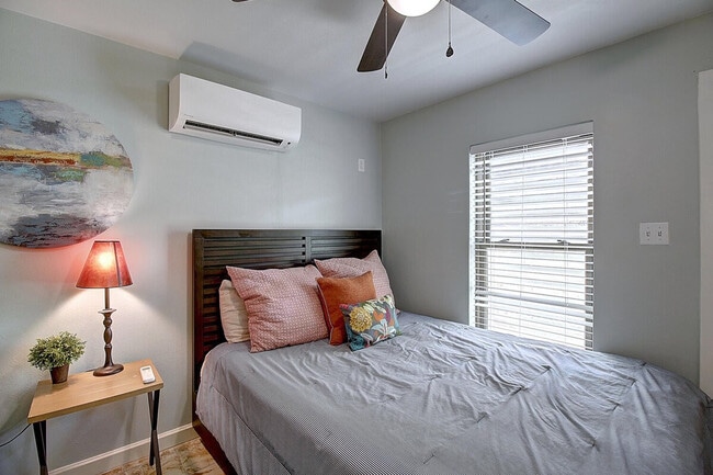 Photo - 134 N Alister St Unidad SI ID1023222P