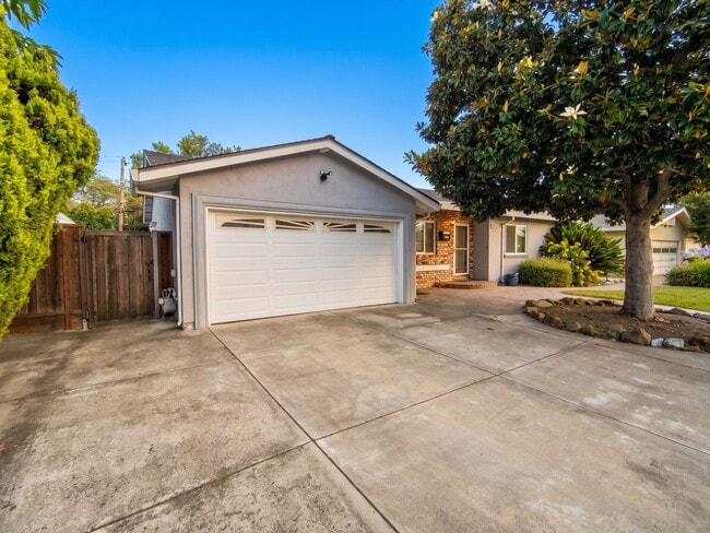 Building Photo - Charming West Dublin Home With an Expansive Backyard Oasis