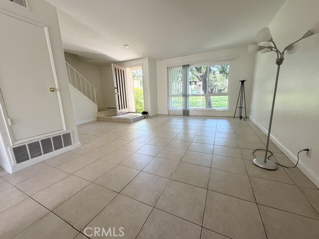 Photo - 775 Hampshire Ln