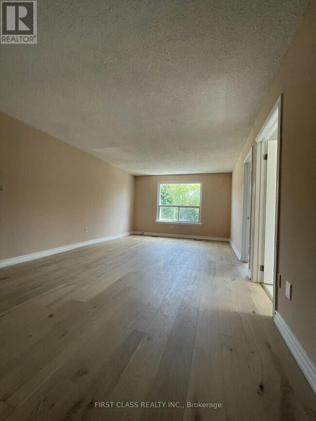 Photo - 280 McNicoll Ave