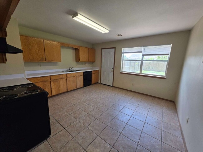 Photo - 2430 W Gum St