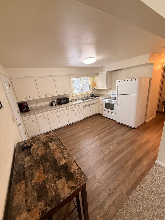 Photo - 310 Poplar St