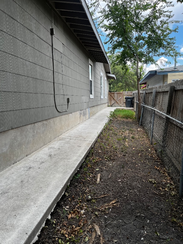 Photo - 618 Marchmont Ln