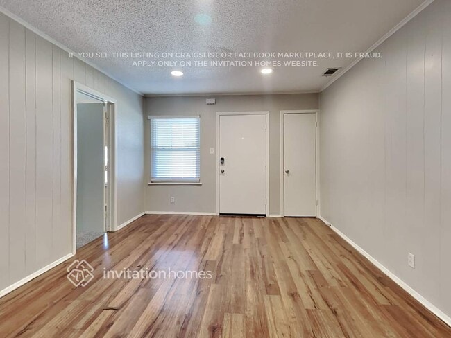 Photo - 807 Woodleigh Dr