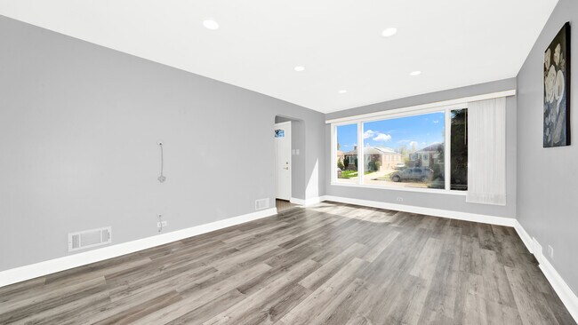 Photo - 8614 S Kolin Ave