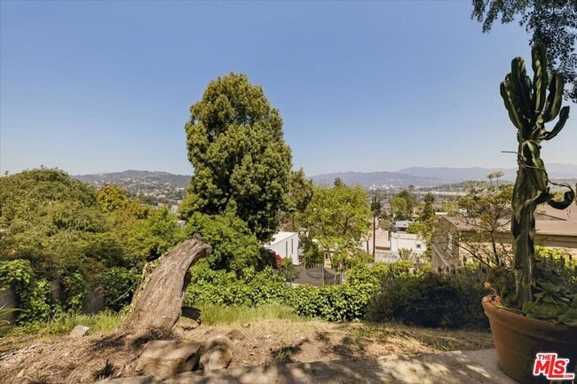 Photo - 2467 Silver Ridge Ave