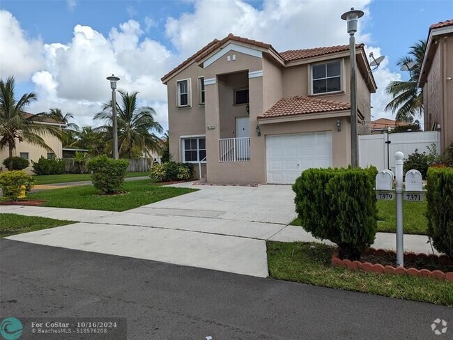 Building Photo - 7379 Santa Monica Dr Rental