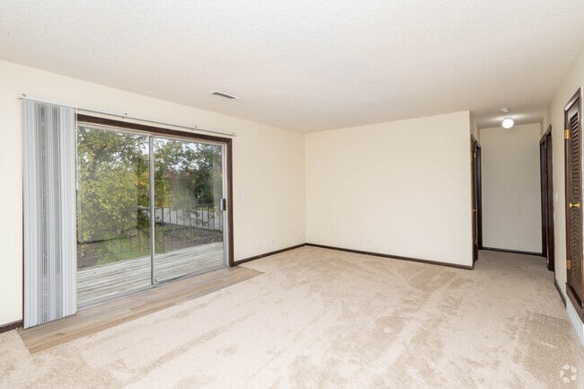 2BR, 1.5BA - 952SF