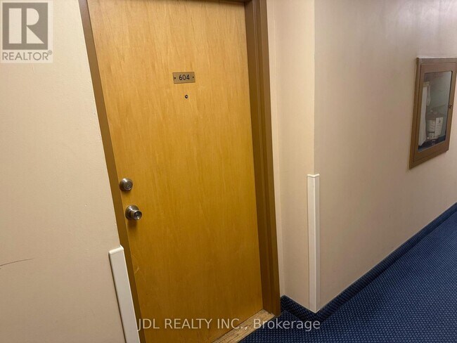 Photo - 3050 Ellesmere Rd Unit 604