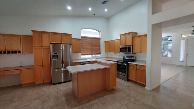 Photo - GORGEOUS FORMER MODEL!