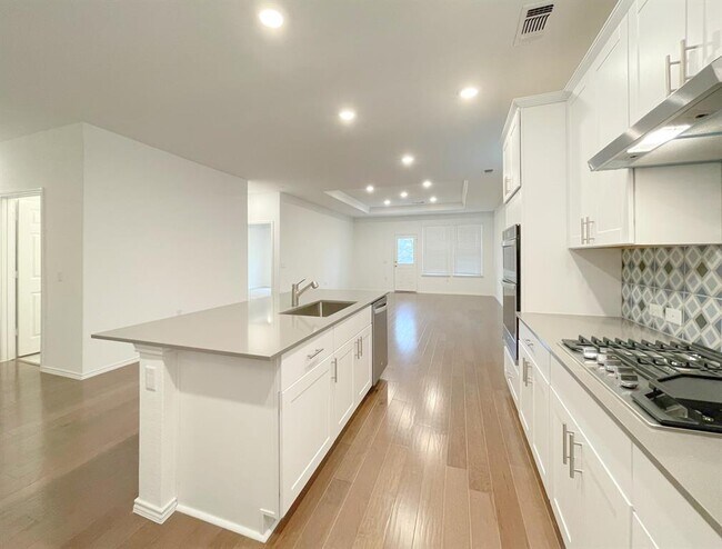 Photo - 6825 Ellsworth Walk