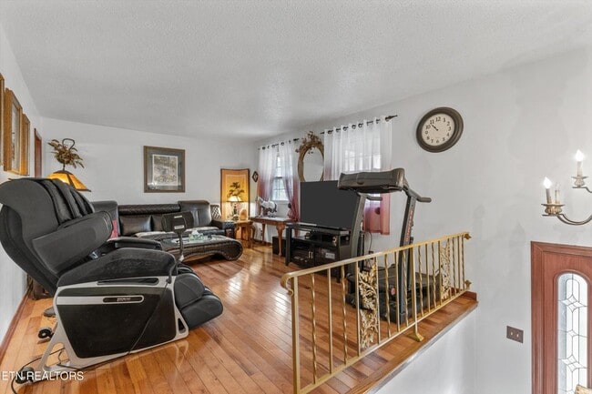 Photo - 1301 Chert Pit Rd