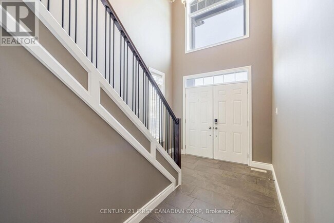 Photo - 1690 Beaverbrook Ave