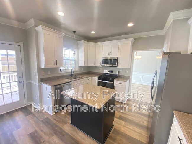 Building Photo - 1610 Elgaen Pl Dr