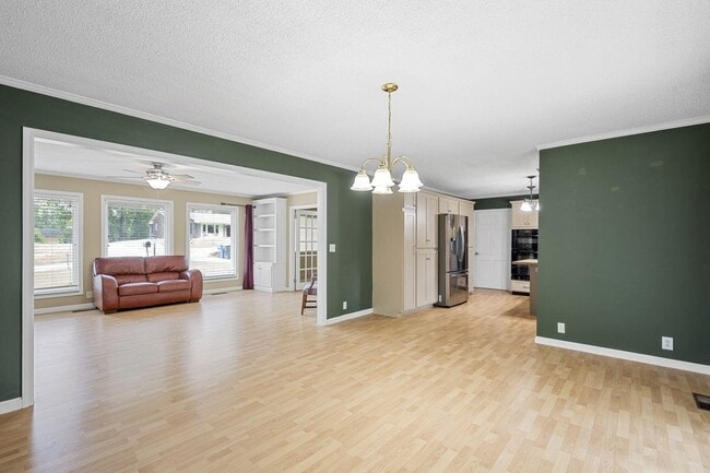 4717 Brentwood Dr