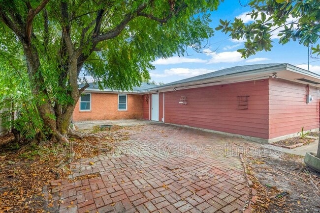 Photo - 1722 Orchid St