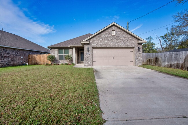 Photo - 702 Shady Ln Dr