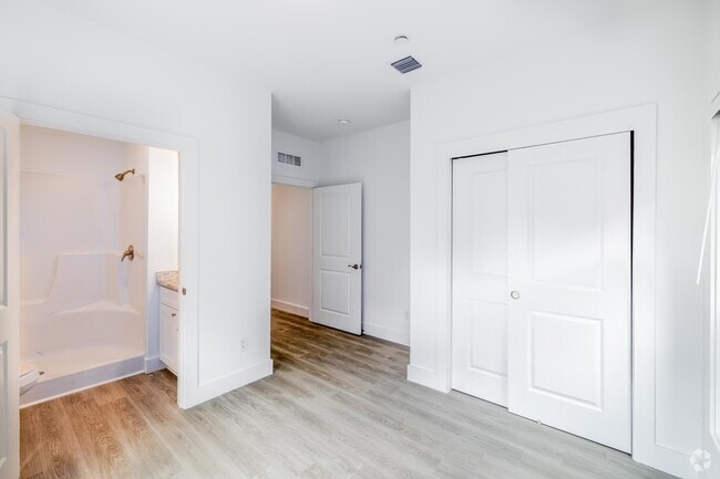 2BR, 2BA - 900SF - Primary Bedroom