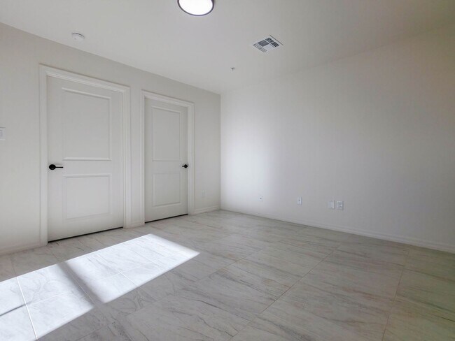 270 S 3rd Ave Unit 270 #4
