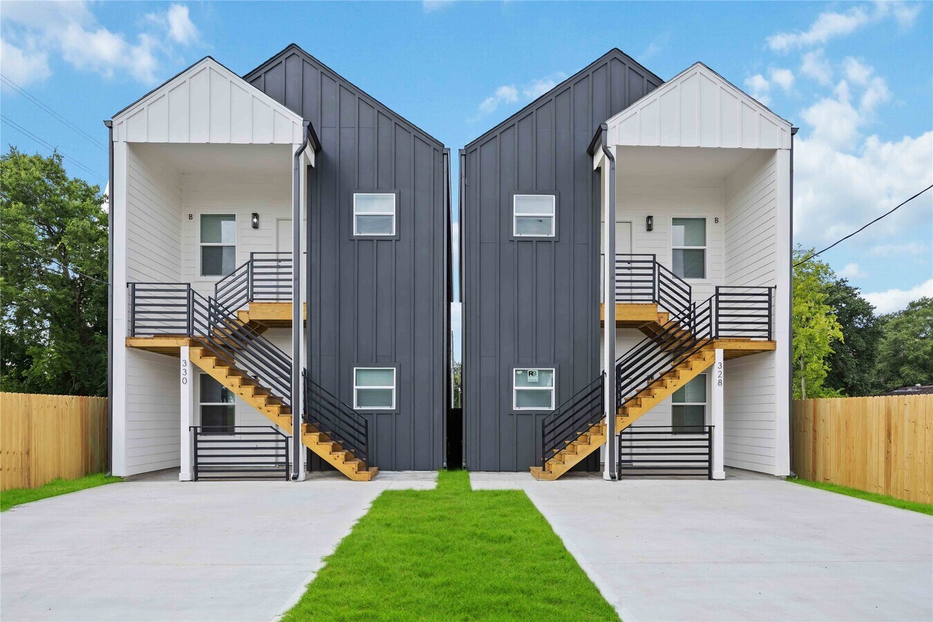 Photo - 330 Clearwater St Townhome