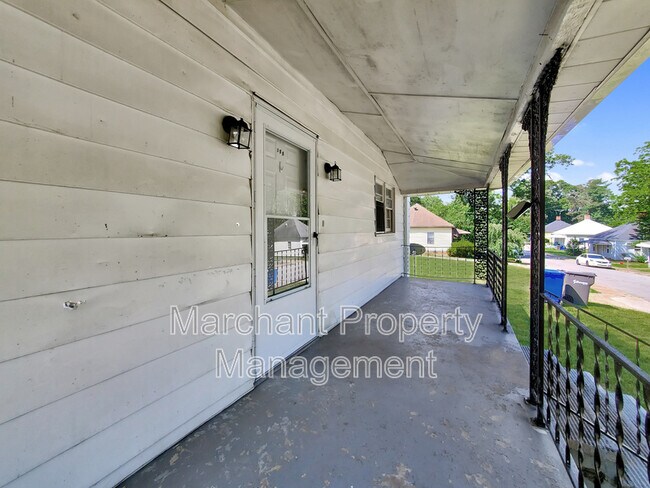 Photo - 355 Farley Street