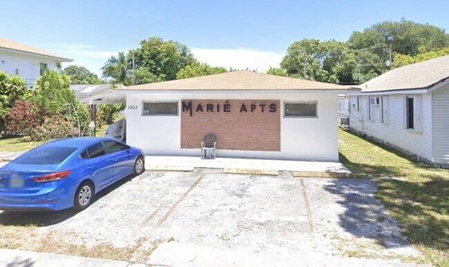 Building Photo - 1203 N 17th Ct Unit 0 Rental