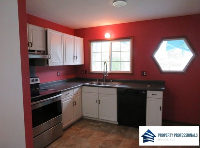 Photo - Well kept 3 bdrm in Ainaloa!