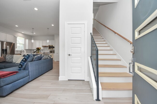 Building Photo - 506 W Donovan St