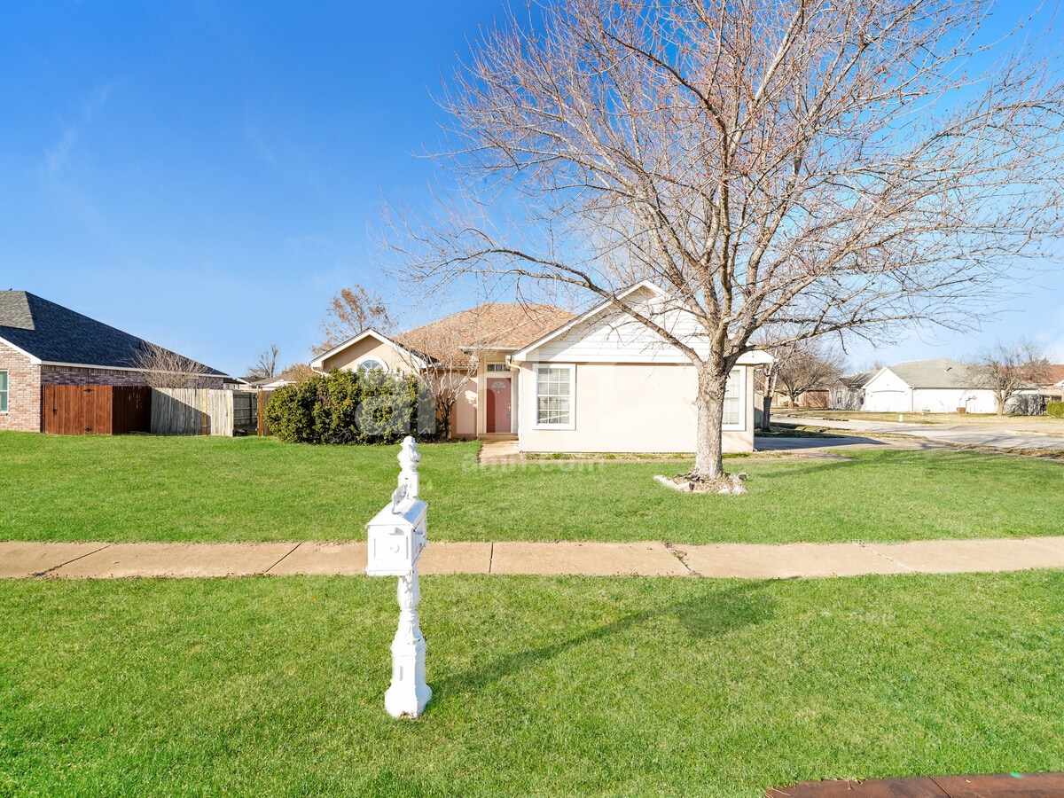 Photo - 10419 E 96th Pl N