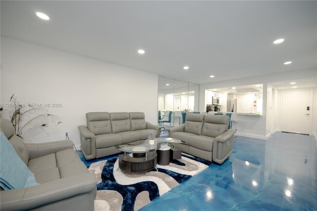 Building Photo - 1551 NE Miami Gardens Dr Unit 225