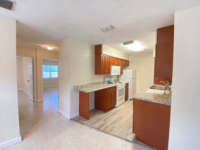 Photo - Enjoy Downtown living in this 2/1 Duplex!!