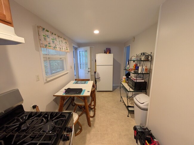 Building Photo - 9 11th St Unit 1st Floor