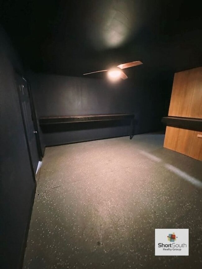 Nice main floor commercial space for rent