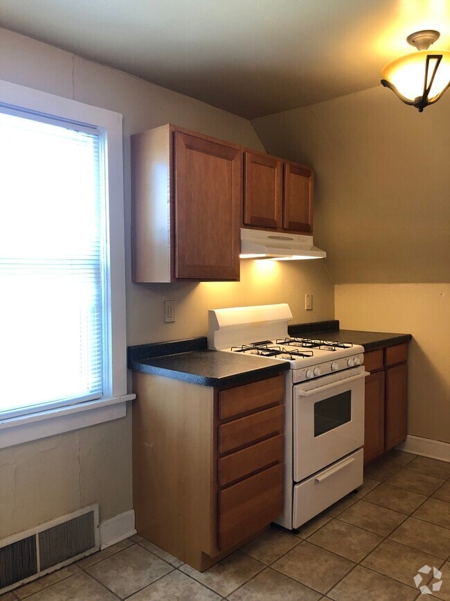 Building Photo - 3148 S Logan Ave Unit UPPER Rental