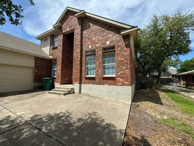 Photo - Beautiful 2 Story 4 Bdrm 2.5 Bath With a Loft