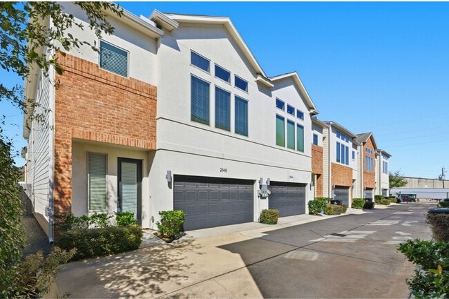 Photo - 2948 Alice St