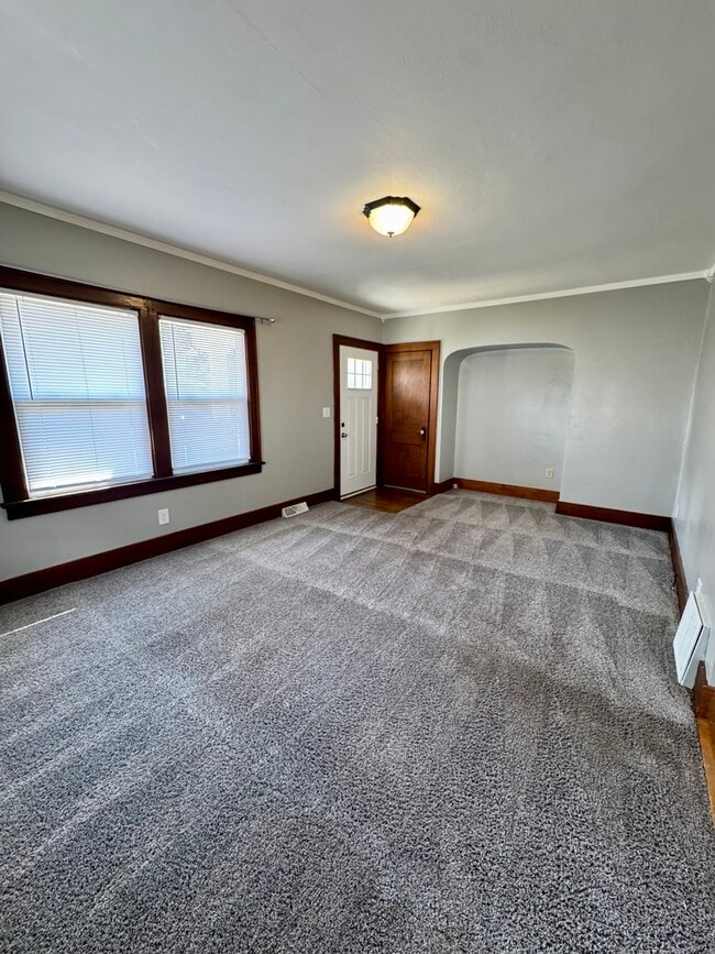 416 E 29th Pl