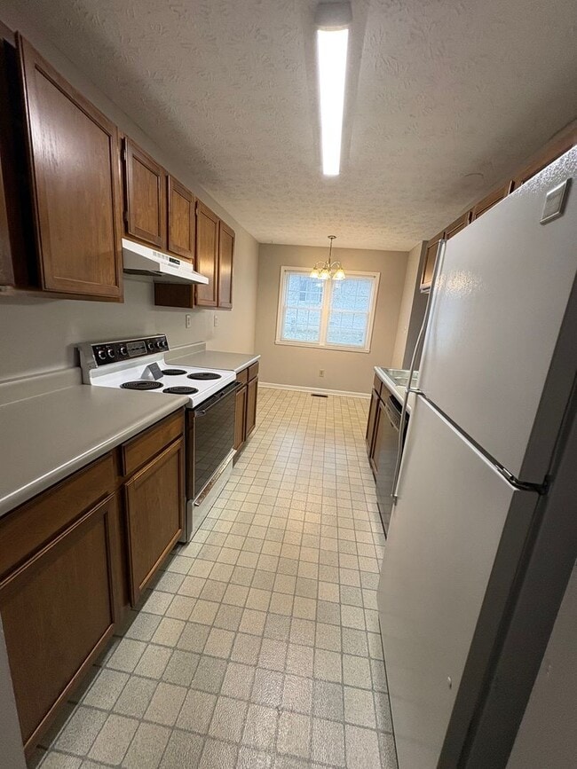 Building Photo - Spacious 2 Bedroom Duplex on Dale Drive!