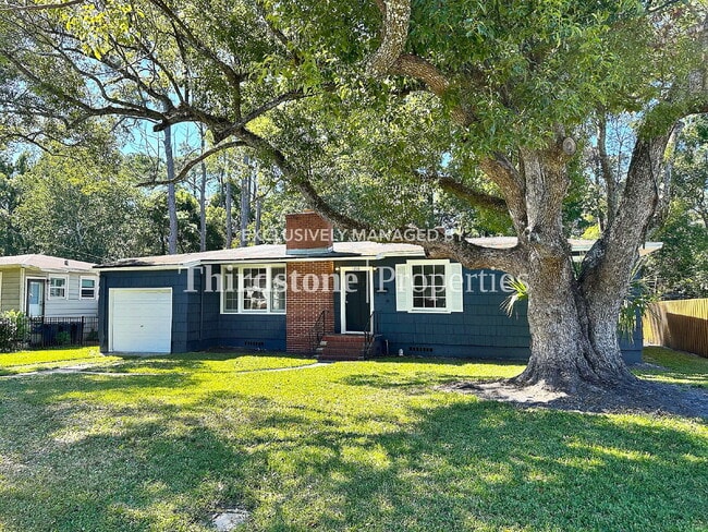 Building Photo - 1216 Hamilton St